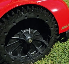 Excellent traction for robotic lawn mower